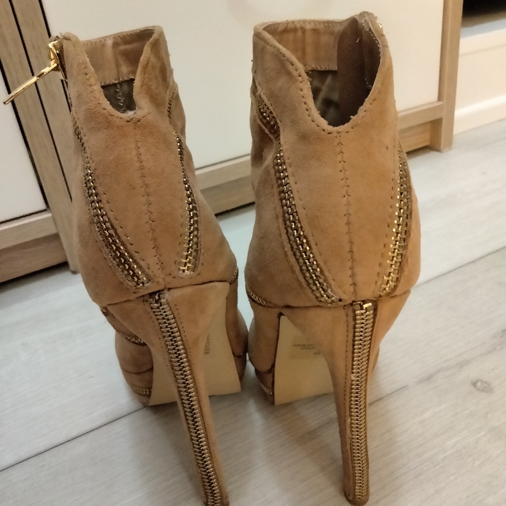 Shoes - Picture 2 of 3